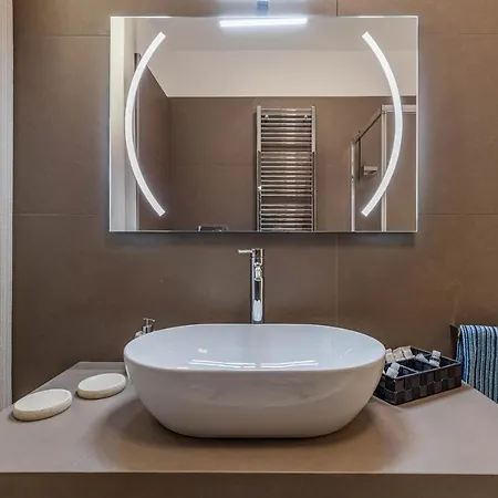 Apartment Elilux - Zona Policlinico, Garage E Posto Auto *