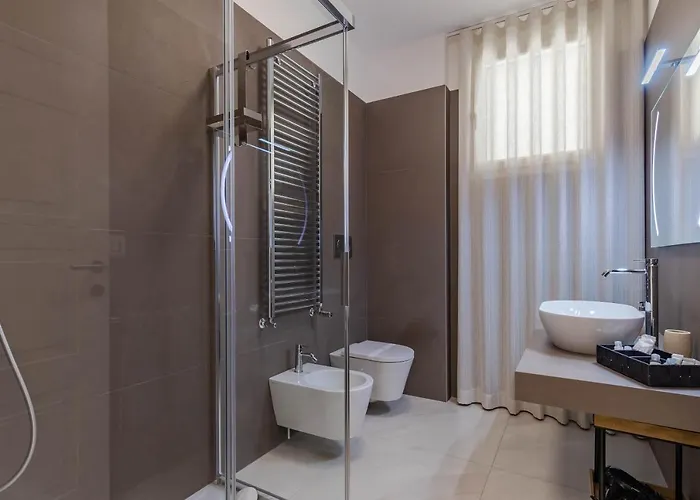 Apartment Elilux - Zona Policlinico, Garage E Posto Auto *