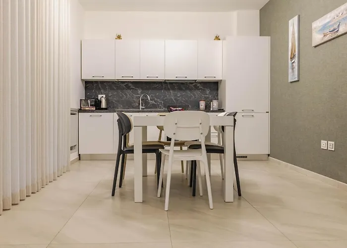 Apartment Elilux - Zona Policlinico, Garage E Posto Auto