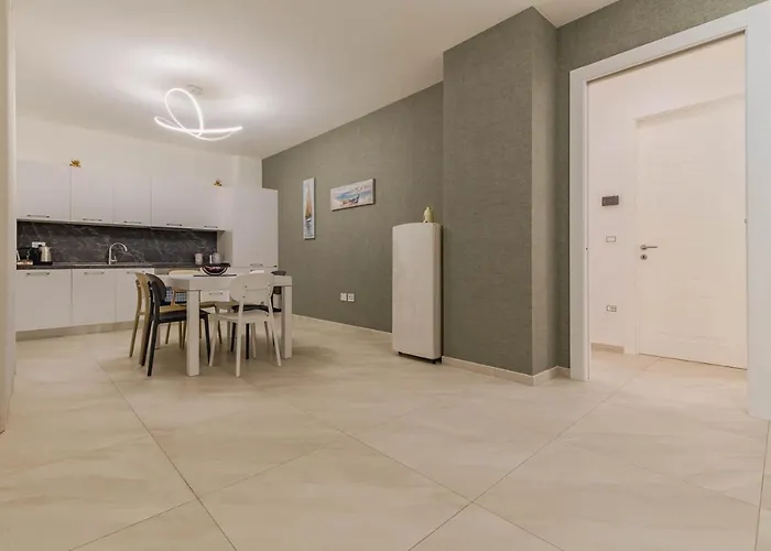 Elilux - Zona Policlinico, Garage E Posto Auto Bari