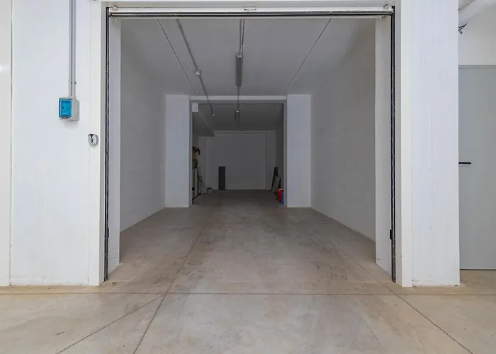 Elilux - Zona Policlinico, Garage E Posto Auto Bari