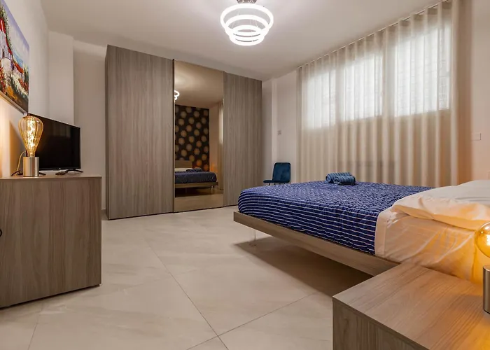 Apartamento Elilux - Zona Policlinico, Garage E Posto Auto